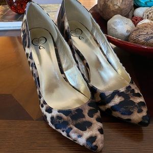 Animal print pump